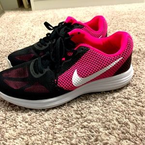 Nike Revolution 3 women’s sneakers